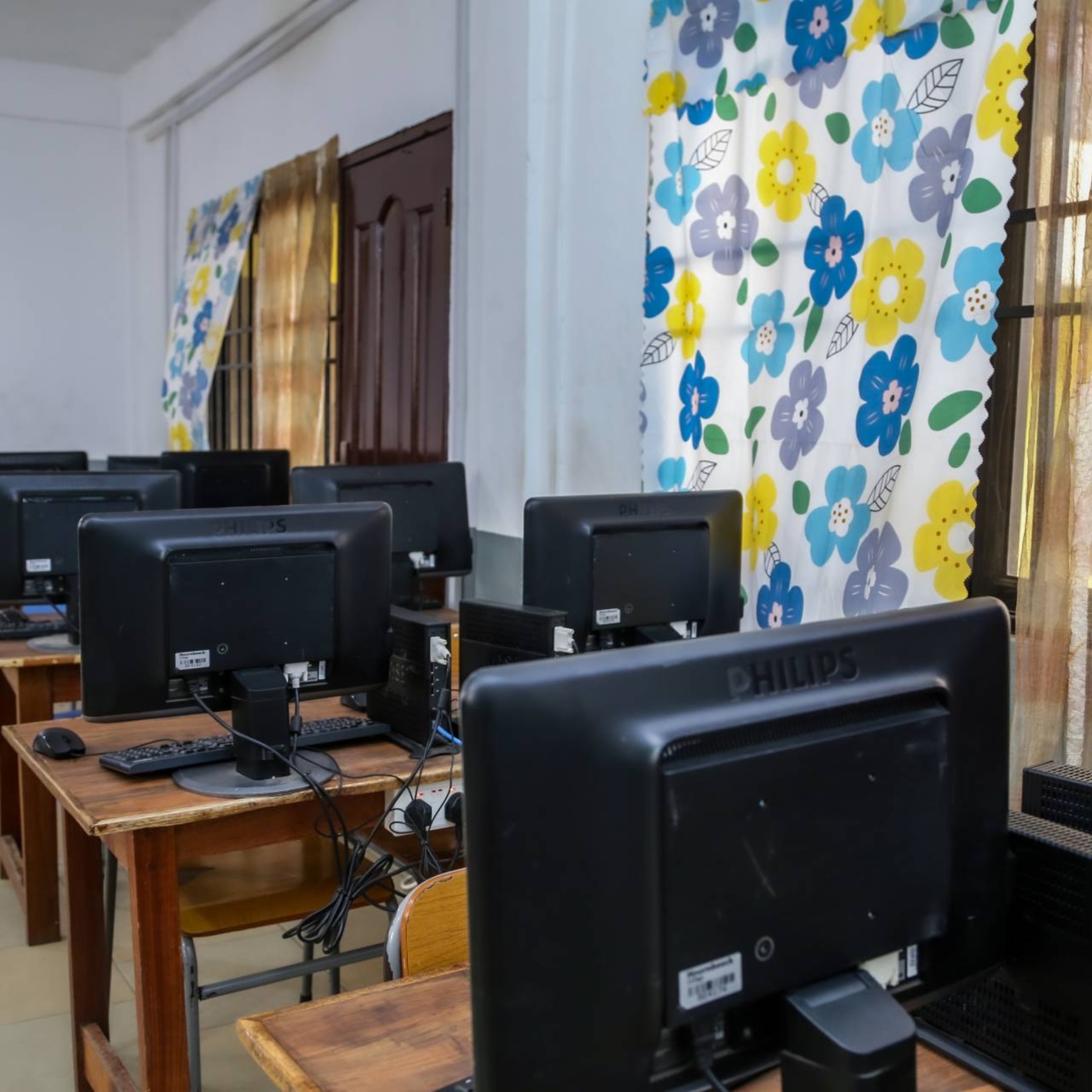 Co Munity Computer Lab Community Computerlab for Five Schools - afiDE Ghana - African Digital ...